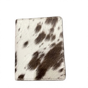 Porte-passeport en cuir PU à motif vache, étui simple avec porte-cartes cousu pour voyage, idéal comme cadeau - Product Image 2