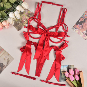 Ensemble intime pour femme en satin à bretelles avec nœud décoratif, soutien-gorge ajouré, <span class=keywords><strong>string</strong></span> et jarretières ajustables - Product Image 3