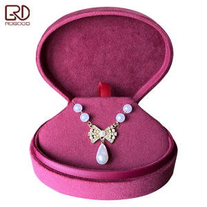 Caja <span class=keywords><strong>de</strong></span> Regalo <span class=keywords><strong>de</strong></span> Terciopelo con Forma <span class=keywords><strong>de</strong></span> Concha ROGOOD Premium <span class=keywords><strong>para</strong></span> Collares, Pendientes y Pulseras <span class=keywords><strong>de</strong></span> Lujo, con Forro Protector Suave P2205 - Product Image 1