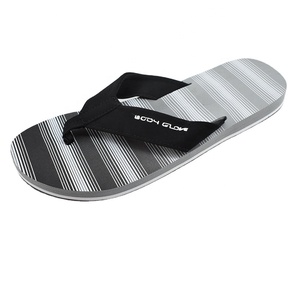 Pantoufles plates d'été pour hommes Nouveau design Tongs <span class=keywords><strong>de</strong></span> marques célèbres - Product Image 1
