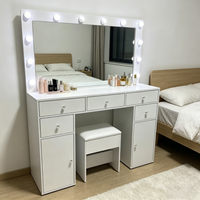Coiffeuse blanche avec miroir éclairé, grands tiroirs de rangement, tabouret rembourré, ensemble moderne pour chambre à coucher
