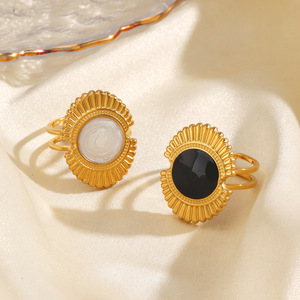 Fashion Retro Stainless Steel Minimalist Ring - 18K Gold Black Drop Oil Exaggerated Fan-shaped Ring, Unique Hip-hop <b>Gift</b> Ring - Product Image 1
