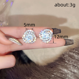 Orecchini a lobo scintillanti con pavé completo a forma di rosa per donna, eleganti gioielli floreali per le orecchie - Product Image 5