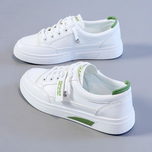 Chaussures de sport d'été tendance pour femmes 2025, en <span class=keywords><strong>cuir</strong></span> PU blanc, baskets décontractées avec semelle plate et design imperméable - Product Image 1