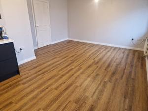 Meilleur revêtement de <span class=keywords><strong>sol</strong></span> SPC 4mm SPC Stratifié Clip de verrouillage par clic Revêtement de <span class=keywords><strong>sol</strong></span> en vinyle de luxe étanche <span class=keywords><strong>à</strong></span> l'humidité - Product Image 5