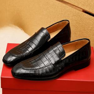 Mocasines de Alta Calidad, Cuero Vacuno con Patrón de Cocodrilo Repujado, Punta Cuadrada, Forma de Zapato Afilada, Cuero Genuino Transpirable, Ferragamos - Product Image 2