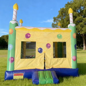 Château gonflable sur le thème du gâteau d'anniversaire pour enfants, idéal pour les fêtes et événements en extérieur - Product Image 2