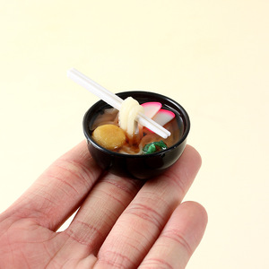 Colgante de PVC con diseño de comida realista, llavero creativo con diseño de comida realista: cola de fénix, camarón y fideos de ternera estofados - Product Image 4