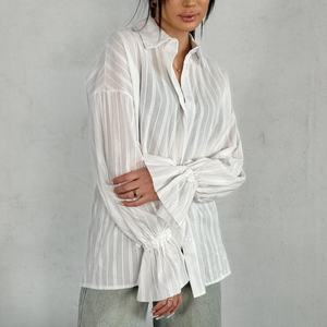 Chemise en organza à rayures transparente à manches longues de style décontracté pour femmes, chemise sexy pour femmes, col classique, style régulier - Product Image 1