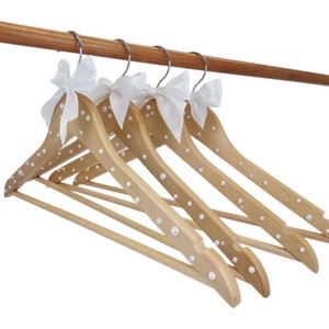 신부 드레스 신랑 정장 신혼부부를 위한 맞춤형 로고 나무 옷걸이, 웨딩 약혼 후크 걸이형 도매 - Product Image 4