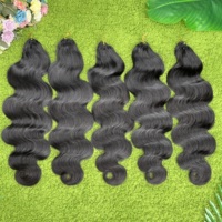 Cheveux humains ondulés naturels pour crochet, Cheveux humains pour crochet à nœuds miracle, Tresses pré-bouclées pour crochet, Paquets de cheveux humains pour crochet ondulés