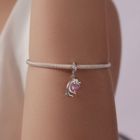 Pendentif en alliage plaqué argent avec breloque chien et cristal cœur rose serti, design animal mignon, cadeau bijou unisexe