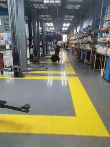 Carreaux de sol à emboîtement industriels en PVC pour atelier et entrepôt - Product Image 2