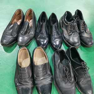 Chaussures en caoutchouc plates de haute qualité Balles de seconde main Mixte Grade <span class=keywords><strong>A</strong></span> Chaussures de football de basket-ball de marque usagées - Product Image 5