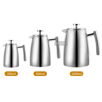 Cafetière à piston moderne à double paroi isolée thermiquement avec cadre en acier inoxydable et finition miroir
