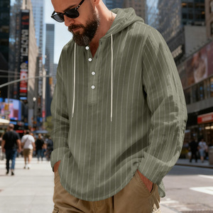 Sweat-shirt à capuche rayé pour homme, manches longues, détails boutonnés, nouvelle collection printemps-automne 2026, haut décontracté polyvalent - Product Image 3