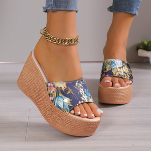 Zapatillas de mujer de gran tamaño moda casual nueva esponja de cabeza redonda fondo grueso pendiente de un solo dedo expuesto y sandalias para mujer - Product Image 5