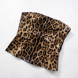 Top corto sin mangas con cremallera y estampado de leopardo para mujer, estilo moderno - Product Image 6