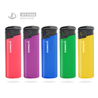 Hunan Dongyi Cool Sport Style Briquet au butane coupe-vent en plastique pour fumer des cigarettes