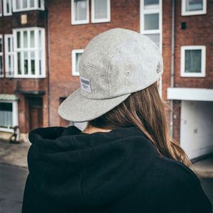 Casquette de camping 5 panneaux de haute qualité en laine peignée et flanelle, avec sangle en cuir, logo personnalisé brodé, idéale pour les sports de plein air - Product Image 6