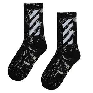 High quality fashion design wholesale breathable cotton hosiery high-value black and white mid-tube socks