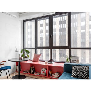 Fenêtre à battant en aluminium à faible entretien avec grande surface vitrée et poignée Euro, facile à utiliser pour les projets de rénovation d'appartements - Product Image 1