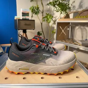 Nuove Scarpe da Corsa di Design per Uomo e Donna, Sneakers da Escursionismo Outdoor Cascadia 17 Trail <span class=keywords><strong>GTX</strong></span> Impermeabili, Stile Walking in Nero e Bianco - Product Image 3