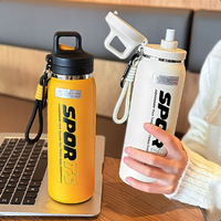 600ml Sport Outdoor Dubbelwandige Thermisch Geïsoleerde Drinkfles met Riempje en Eén-Knops Openende Deksels
