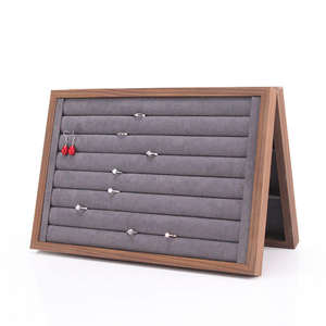 Bandeja de terciopelo gris oscuro de alta calidad para anillos y colgantes, organizador de joyas de madera de nogal con rejillas de colores para tienda - Product Image 4