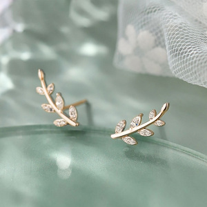 Orecchini a Perno a Forma di Foglia per Donne, Brillanti Orecchini Botanici, Gioielli di Moda per Uso Quotidiano - Product Image 2