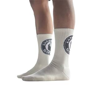 Chaussettes de basketball décontractées unisexes 100 % coton fines à logo personnalisé respirantes taille unique vente en gros été - Product Image 4