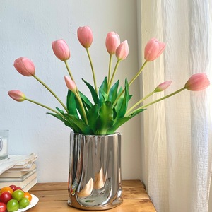 Bouquet de tulipes artificielles Muyu Chronicles, fleurs décoratives de mariage faites à la main en caoutchouc souple - Product Image 1