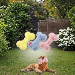 Eco-friendly simpatico cartone animato cane e gatto Pet peluche con caratteristica cigolante osso moderno che accompagna i giocattoli da masticare per uso quotidiano - Product Image 1