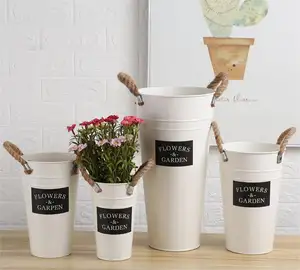 Bucket bunga ukuran kustom kualitas tinggi ember logam khas toko bunga tahan air dengan pegangan tali jerami peraga persediaan