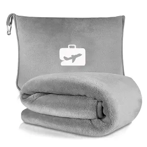Nakış veya baskı Logo taşınabilir 2 In 1 seyahat özelleştirmek için yastık battaniye Set seyahat uçak Pincnic battaniye