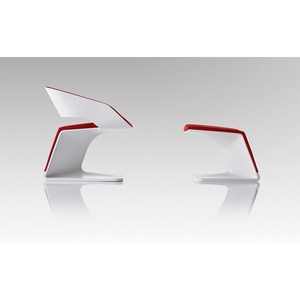 Colección de Sillas de Fibra de Vidrio con Respaldo de Diseño Artístico, Formas Únicas, Color Negro y Blanco, para Recepción - Product Image 2