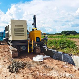 Machine à coffrage mobile en béton Runwo 380V haute efficacité pour les bordures de routes et les canaux de drainage - Product Image 2