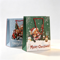Sacs cadeaux en papier de Noël avec des motifs de bonhomme de neige et d'ours, sacs fourre-tout de fête avec des poignées en corde rouge pour les cadeaux de Noël et les fournitures de fête