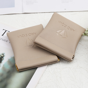 Tùy Chỉnh Dập Nổi Logo PU Da Gương Đồ Trang Sức Lưu Trữ Đóng Cửa Nam Châm Pouch Màu Be PU Lip Gloss Đồng Hồ Bụi Da Túi - Product Image 6