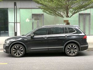 Volkswagen <span class=keywords><strong>Tiguan</strong></span> L R-Line 2.0TSI 330TSI 2WD Édition Haut de Gamme 2019, Transmission Automatique, Occasion, avec Hayon Électrique - Product Image 5