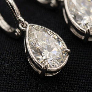 Élégantes boucles d'oreilles créoles en platine pour femme, minimalistes, avec diamant taille poire, légères, pour usage quotidien, idée cadeau, finition étincelante - Product Image 2