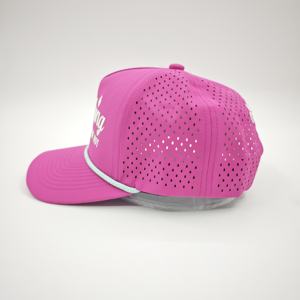 Gorra de Béisbol de 5 Paneles con Logotipo Bordado Personalizado de Alta Calidad, Diseño de Dos Tonos con Perforaciones Cortadas a Láser y Puntos de Leopardo - Product Image 4