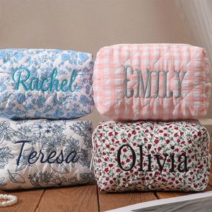 Sac cosmétique en tissu de coton personnalisé avec logo brodé et fermeture éclair, tendance, idéal pour mariage, fête, anniversaire, cadeau, voyage, maquillage - Product Image 4