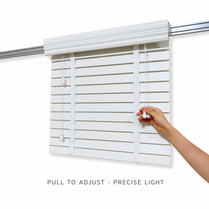 Tende Veneziane in PVC Espanso su Misura del Produttore, con Nastro Largo e Controllo a Cavo, Effetto Legno, per Progetti Commerciali - Product Image 1