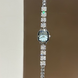 Reloj de Pulsera de Lujo para Mujer, Nuevo, Personalizado, de Cobre, con Correa de Acero Inoxidable, Cuadrado, de Aleación, a la Moda - Product Image 3