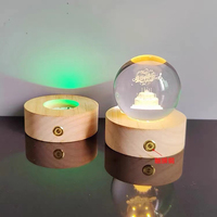 Support d'affichage en bois rond de 8cm et 10cm avec lumières de couleur tactile LED Matériau ABS pour boules de résine de verre cristal Alimenté par batterie