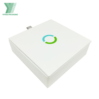 Boîtes d'emballage de bijoux blanches de luxe personnalisées en gros avec logo UV imprimé, recyclables, pour bagues, boucles d'oreilles et bracelets