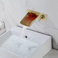 Robinet de salle de bain moderne à LED or Robinet à capteur de température automatique intelligent avec bec cascade Design mural en laiton