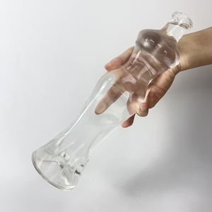 Botella de vidrio para bebidas en forma de cuerpo para mujer elegante de <span class=keywords><strong>California</strong></span> de diseño único con tapa de corcho de madera para vodka, whisky, Ginebra, vino, <span class=keywords><strong>licores</strong></span> - Product Image 4