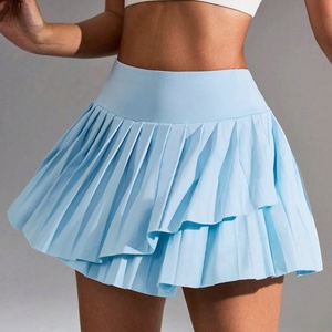 ผู้ผลิตชุดกีฬาแบบยืดหยุ่นสูง กระโปรงเทนนิสทรงพลีทสีพื้นสำหรับผู้หญิง สวมใส่กับกางเกงขาสั้นโยคะ - Product Image 1